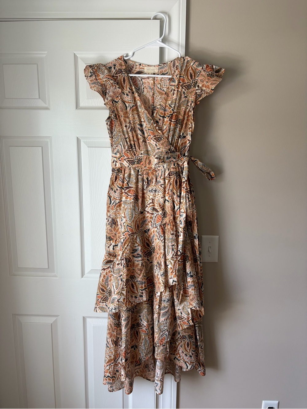MELLODAY Paisley Wrap Maxi Dress in Tan and Cream